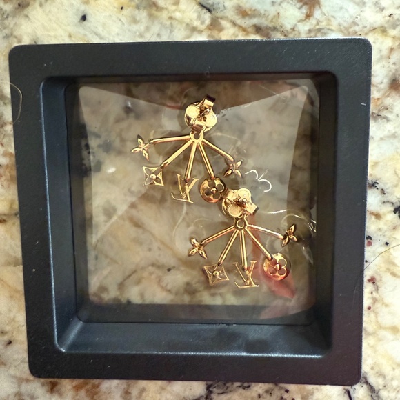 Louis Vuitton Earrings - Picture 4 of 4